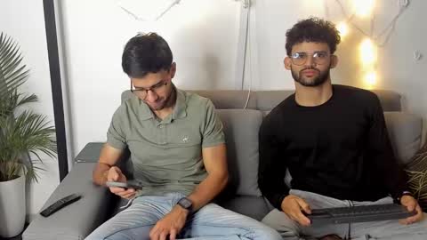 Im Chirs IM MODEL INDEPENDT online show from February 15, 2025, 2:26 am