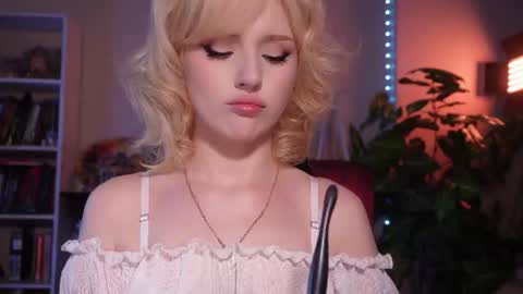 chriss_foxx online show from June 24, 2026, 3:44 pm