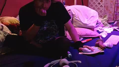 Snapshot of chrisstyannecd chatting on October 1, 2025, 11:00 pm ChrisstyAnneCD online show from October 1, 2025, 11:00 pm