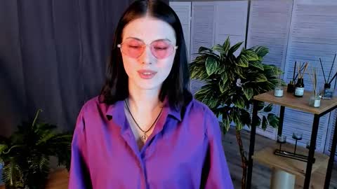 christaschrecongost online show from March 4, 2026, 6:14 pm