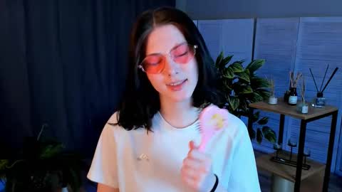 christaschrecongost online show from March 6, 2026, 6:37 pm