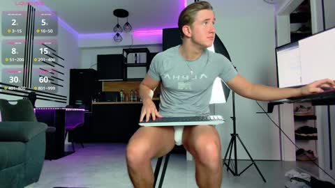 UPVOTE ME ------  ILL DO SOMETHING FOR FREE online show from February 8, 2025, 6:12 am