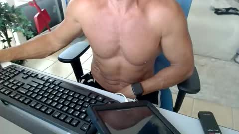 Snapshot of christiano1977 chatting on May 22, 2026, 5:18 pm Michael USA online show from May 22, 2026, 5:18 pm