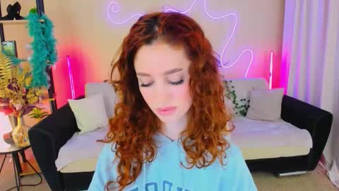 christinaconteeree online show from November 18, 2025, 4:33 pm