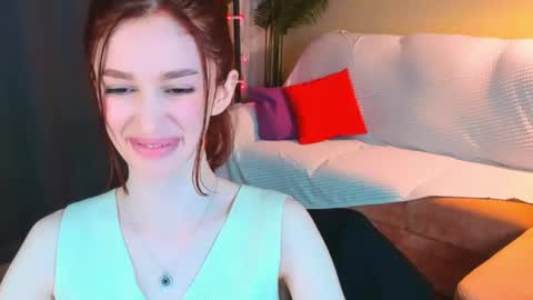 christinaconteeree online show from May 7, 2026, 2:00 pm