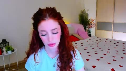 Snapshot of christinaconteeree chatting on May 8, 2026, 7:19 pm christinaconteeree online show from May 8, 2026, 7:19 pm