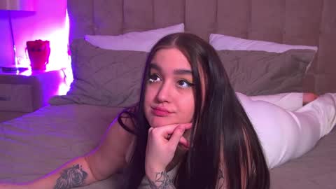 Snapshot of christinamilton chatting on January 28, 2025, 9:29 pm Christina online show from January 28, 2025, 9:29 pm