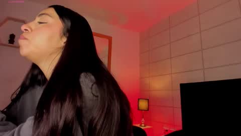 Snapshot of christine_harper chatting on September 19, 2025, 12:06 pm Christine  online show from September 19, 2025, 12:06 pm