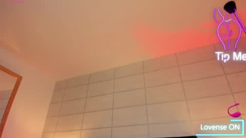 Snapshot of christine_harper chatting on September 30, 2025, 12:43 pm Christine  online show from September 30, 2025, 12:43 pm