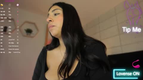 Snapshot of christine_harper chatting on October 8, 2025, 12:03 pm Christine  online show from October 8, 2025, 12:03 pm