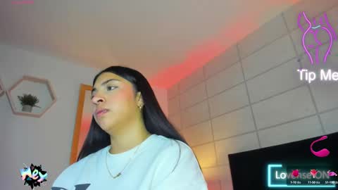 Snapshot of christine_harper chatting on October 15, 2025, 12:05 pm Christine  online show from October 15, 2025, 12:05 pm