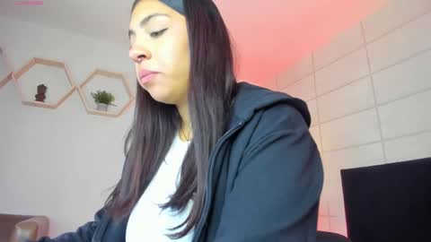 Snapshot of christine_harper chatting on October 22, 2025, 12:16 pm Christine  online show from October 22, 2025, 12:16 pm