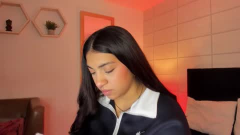 Snapshot of christine_harper chatting on November 3, 2025, 12:06 pm Christine  online show from November 3, 2025, 12:06 pm