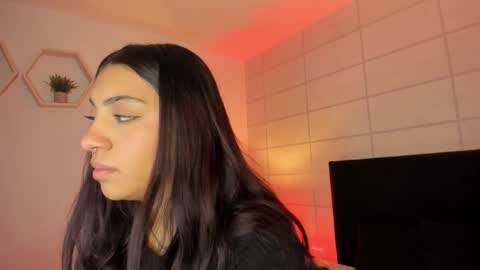 Christine  online show from November 11, 2025, 12:16 pm