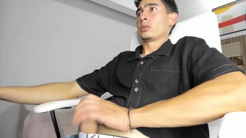 Snapshot of christoper_dick chatting on March 4, 2025, 3:44 am Petite Horny and chistoper dick online show from March 4, 2025, 3:44 am