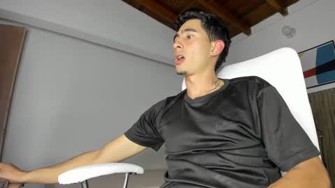 Snapshot of christoper_dick chatting on March 7, 2025, 10:54 pm Petite Horny and chistoper dick online show from March 7, 2025, 10:54 pm