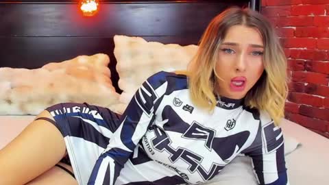 christyna_ross online show from May 2, 2026, 7:30 pm
