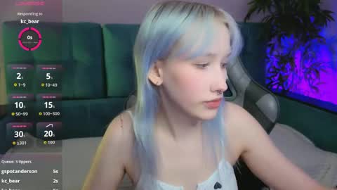 Snapshot of chrome_heartz chatting on April 19, 2026, 2:05 pm EvaBlonde TayaBrunette EliieBlack hair online show from April 19, 2026, 2:05 pm