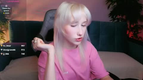 Snapshot of chrome_heartz chatting on May 10, 2026, 2:00 pm EvaBlonde TayaBrunette EliieBlack hair online show from May 10, 2026, 2:00 pm