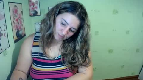 Snapshot of chrystalbella chatting on December 21, 2024, 12:27 pm Diana online show from December 21, 2024, 12:27 pm