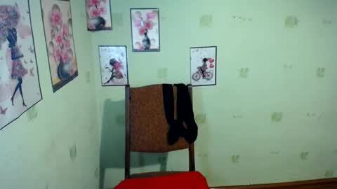 Snapshot of chrystalbella chatting on December 25, 2024, 6:19 pm Diana online show from December 25, 2024, 6:19 pm