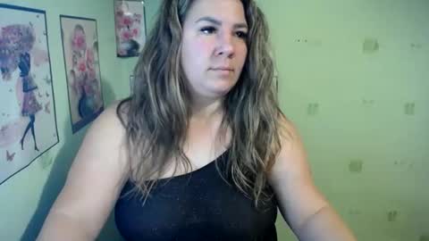 Snapshot of chrystalbella chatting on January 6, 2025, 5:52 am Diana online show from January 6, 2025, 5:52 am
