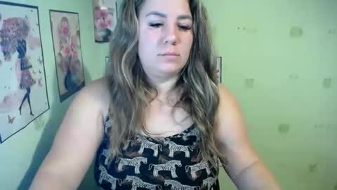 Snapshot of chrystalbella chatting on January 7, 2025, 5:33 am Diana online show from January 7, 2025, 5:33 am