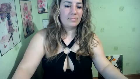 Snapshot of chrystalbella chatting on March 4, 2025, 5:32 am Diana online show from March 4, 2025, 5:32 am