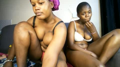 Snapshot of chubby_flora chatting on June 16, 2026, 5:43 am Flora online show from June 16, 2026, 5:43 am