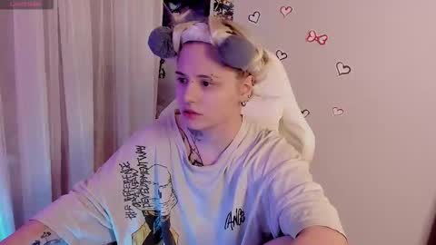 Snapshot of cigaretteduringsex chatting on March 1, 2026, 5:20 am Helen and Teya online show from March 1, 2026, 5:20 am