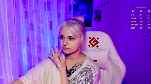 Snapshot of cigaretteduringsex chatting on March 10, 2026, 6:40 am Helen and Teya online show from March 10, 2026, 6:40 am