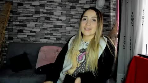 Snapshot of ciindy_lovee chatting on October 23, 2025, 7:56 pm Ciindy Lovers online show from October 23, 2025, 7:56 pm