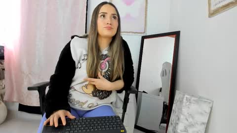 Snapshot of ciindy_lovee chatting on March 15, 2026, 2:01 pm Ciindy Lovers online show from March 15, 2026, 2:01 pm