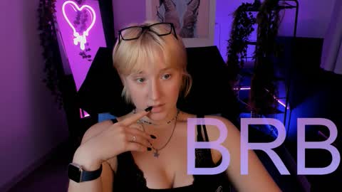 Snapshot of cinbellamy chatting on October 1, 2025, 5:46 am Cin Bellamy online show from October 1, 2025, 5:46 am