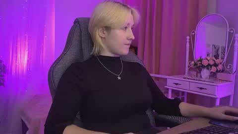 Snapshot of cinbellamy chatting on November 2, 2025, 6:27 am Cin Bellamy online show from November 2, 2025, 6:27 am