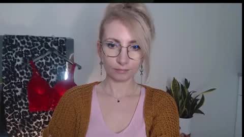 Snapshot of cinderellamoon chatting on April 8, 2026, 5:29 am Cinderella online show from April 8, 2026, 5:29 am