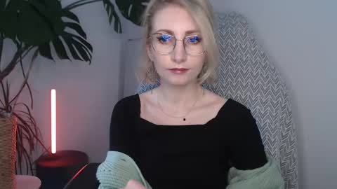 Snapshot of cinderellamoon chatting on April 27, 2026, 5:27 am Cinderella online show from April 27, 2026, 5:27 am