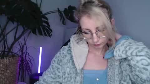 Snapshot of cinderellamoon chatting on May 7, 2026, 5:24 am Cinderella online show from May 7, 2026, 5:24 am