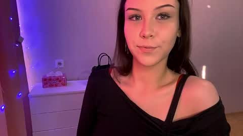 Snapshot of cindyfrend chatting on October 14, 2025, 2:01 am Emma online show from October 14, 2025, 2:01 am