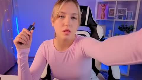 cindylovesmith online show from May 8, 2026, 5:24 am