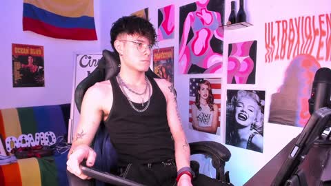 David     Independent Model online show from February 4, 2025, 4:59 am