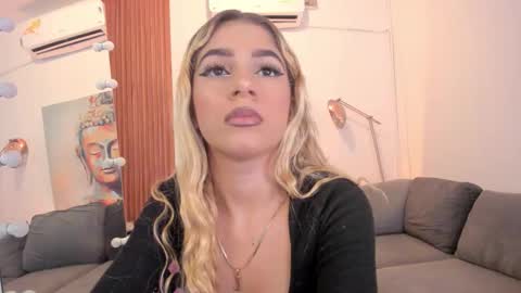 Cintia online show from December 18, 2025, 10:54 am