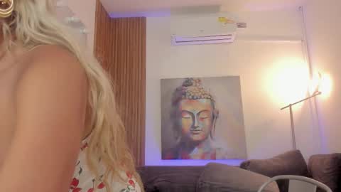 Cintia online show from March 10, 2026, 11:15 am