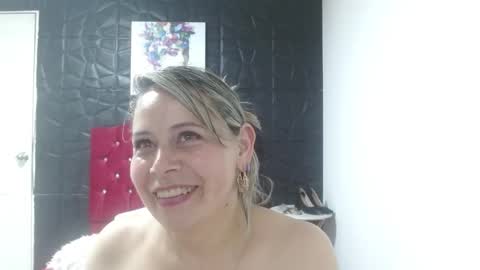 cinthia1609 online show from January 30, 2025, 1:22 am