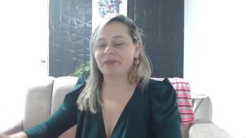 cinthia1609 online show from February 25, 2025, 11:00 pm