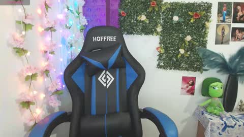 CinthiaCarter online show from October 27, 2025, 2:21 pm