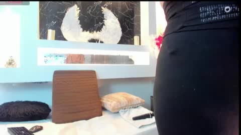 Cinthya  online show from December 1, 2025, 12:43 pm