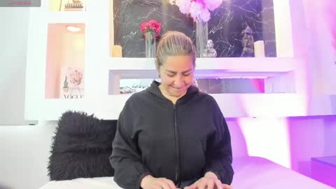 Snapshot of cinthya_mjs chatting on May 16, 2026, 12:15 pm Cinthya online show from May 16, 2026, 12:15 pm