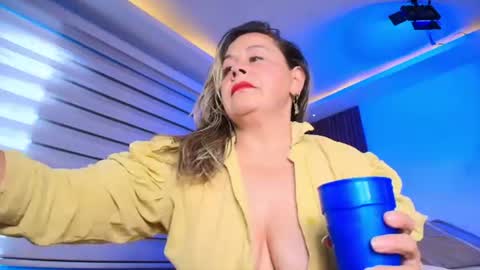 Snapshot of cinthya_roberts chatting on June 19, 2026, 7:28 pm Cinthya online show from June 19, 2026, 7:28 pm