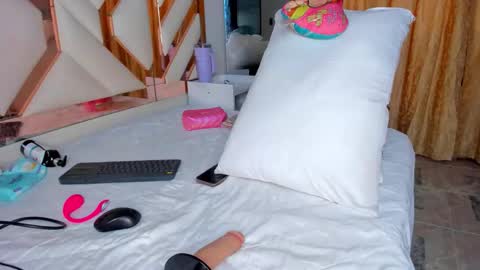 Cintia online show from October 3, 2025, 12:24 pm